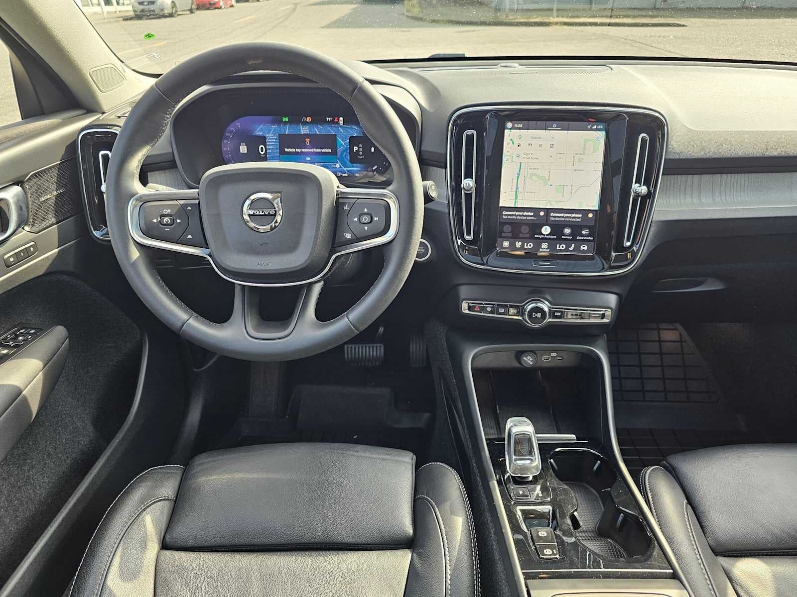 2023 Volvo XC40 Ultimate Dark Theme