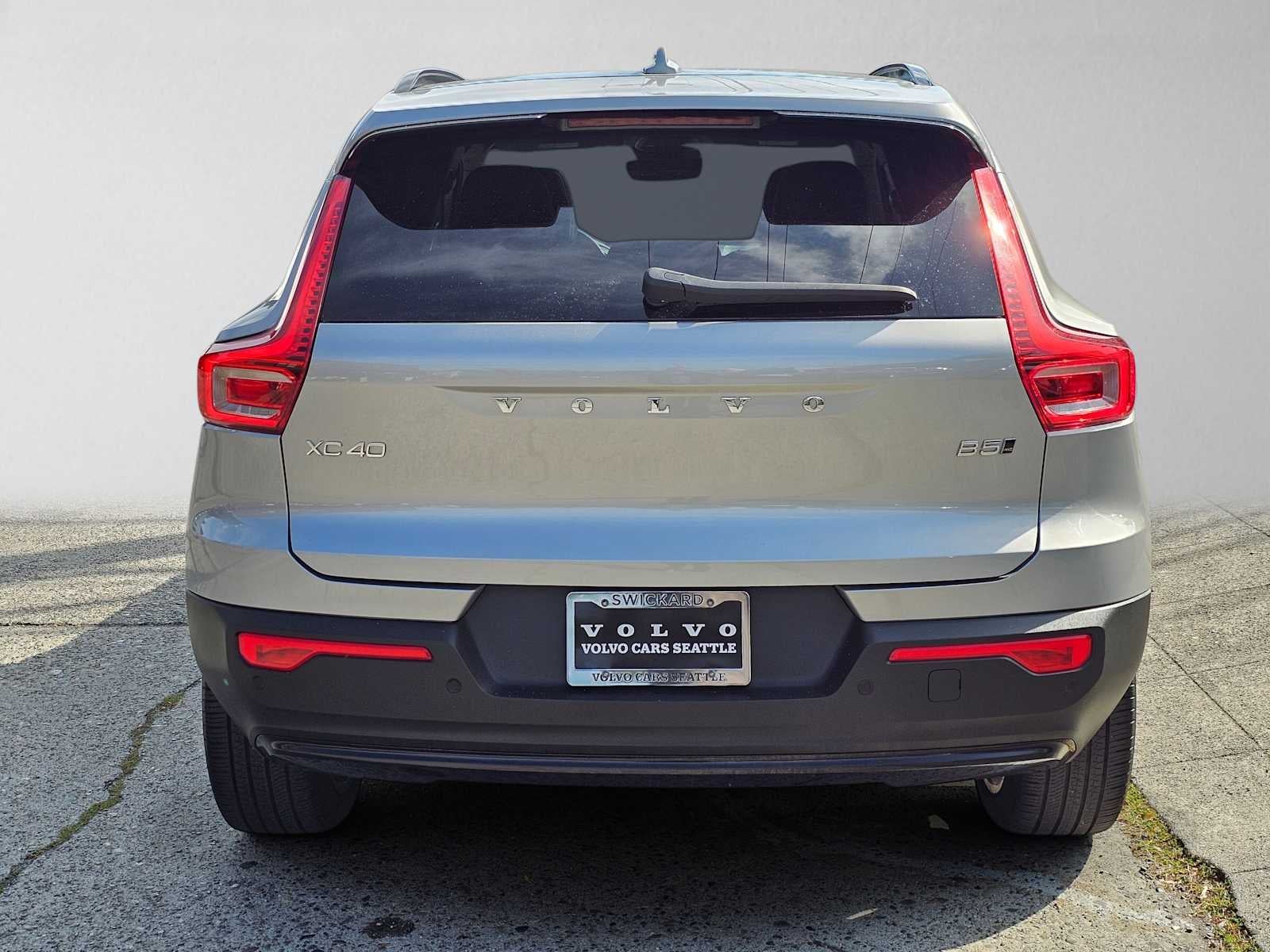 2023 Volvo XC40 Ultimate Dark Theme