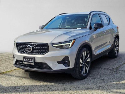 2023 Volvo XC40 Ultimate Dark Theme