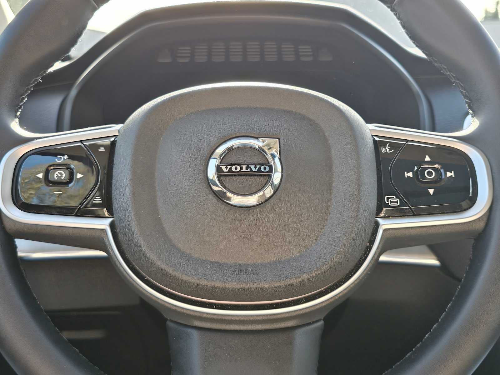 2025 Volvo XC90 Core