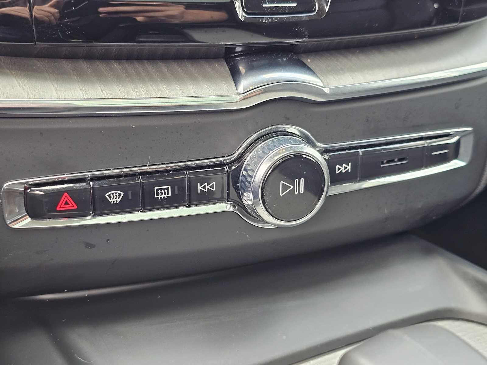 2025 Volvo XC60 Plus