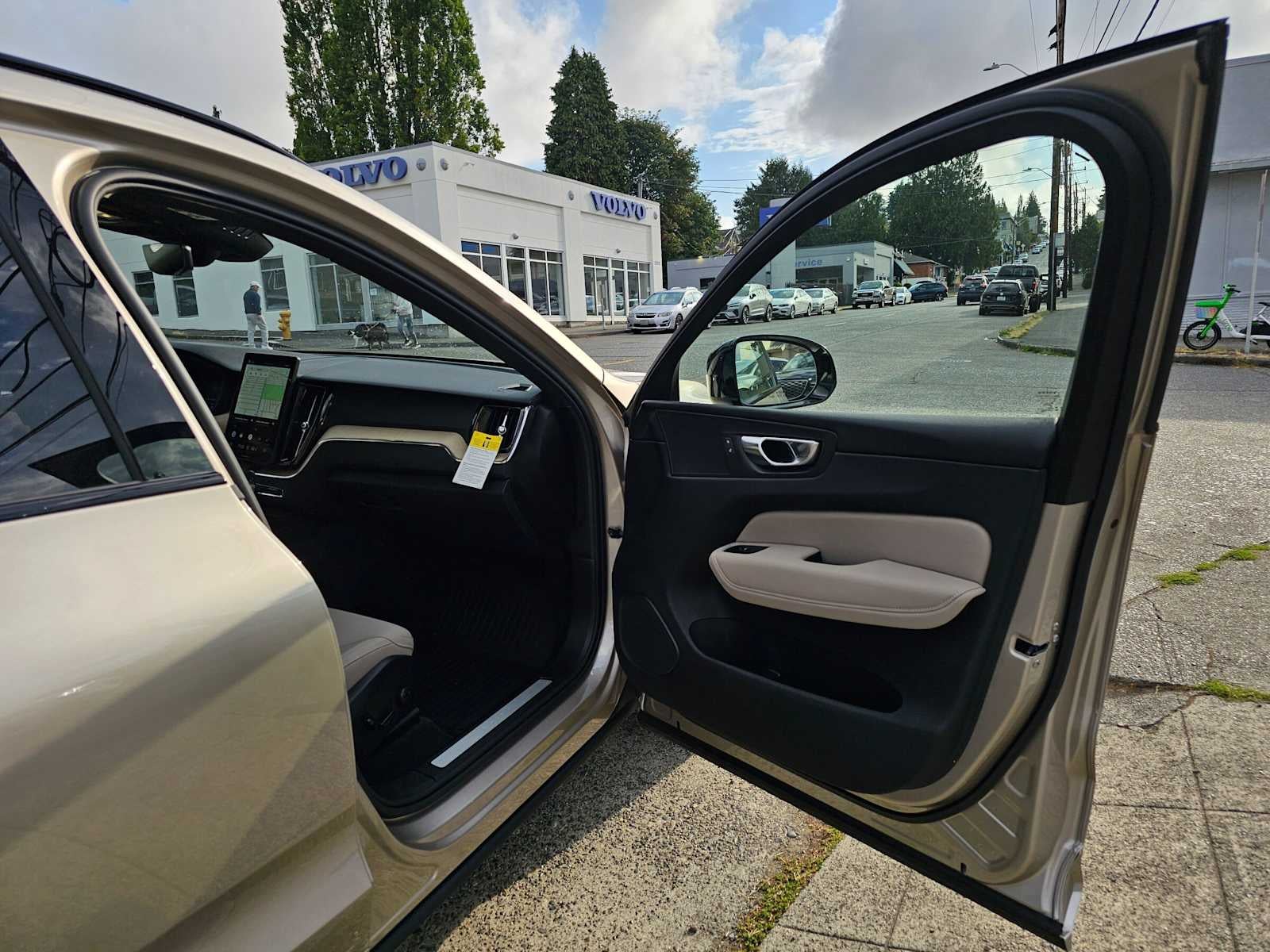 2026 Volvo XC60 Plus