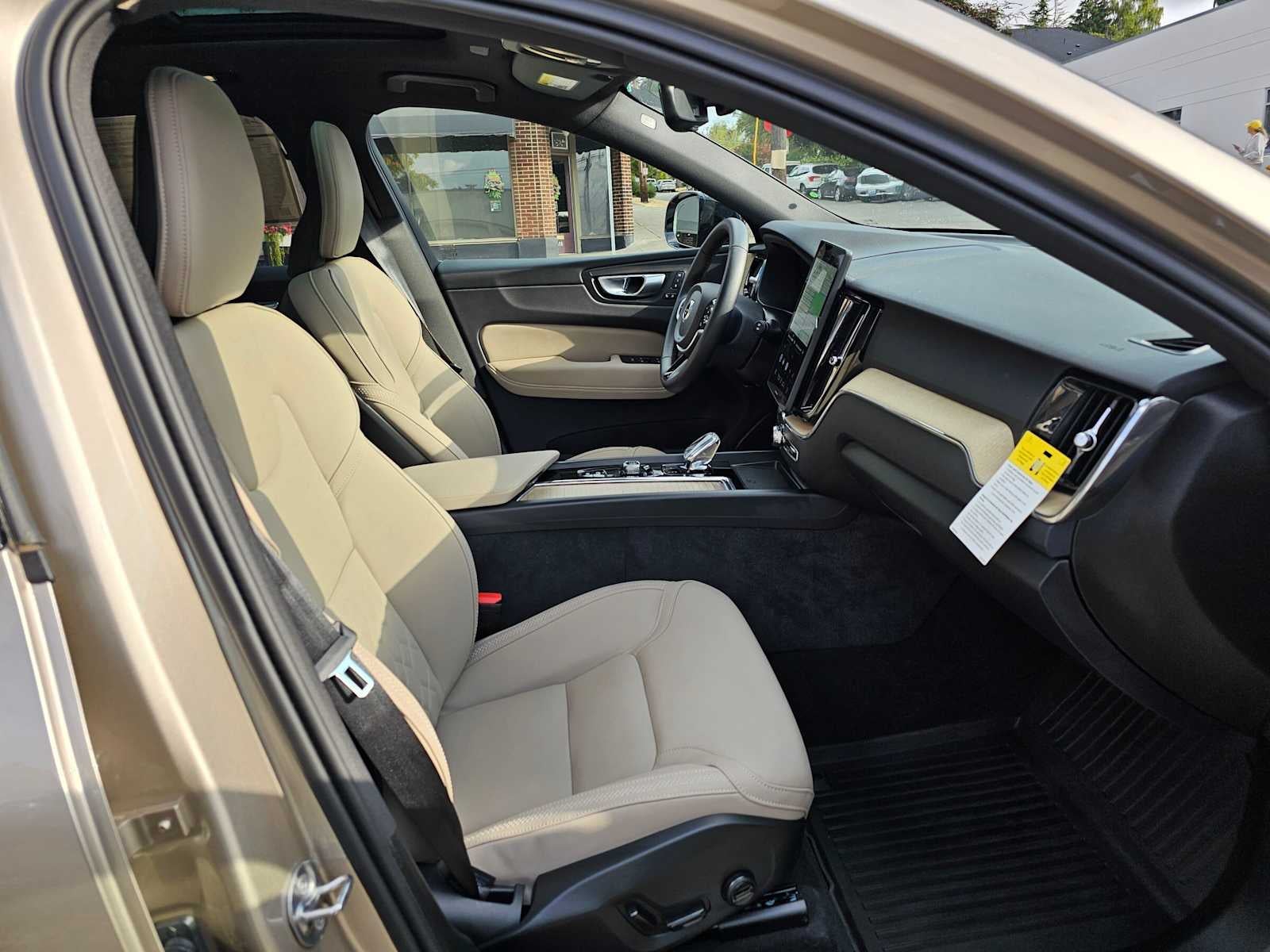 2026 Volvo XC60 Plus