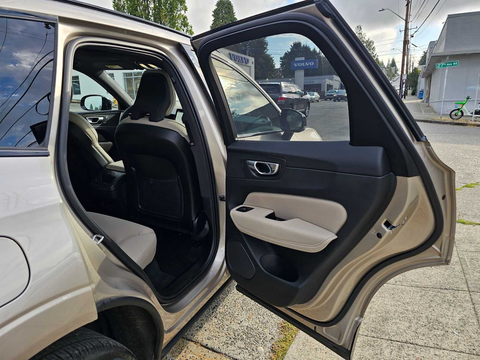 2026 Volvo XC60 Plus