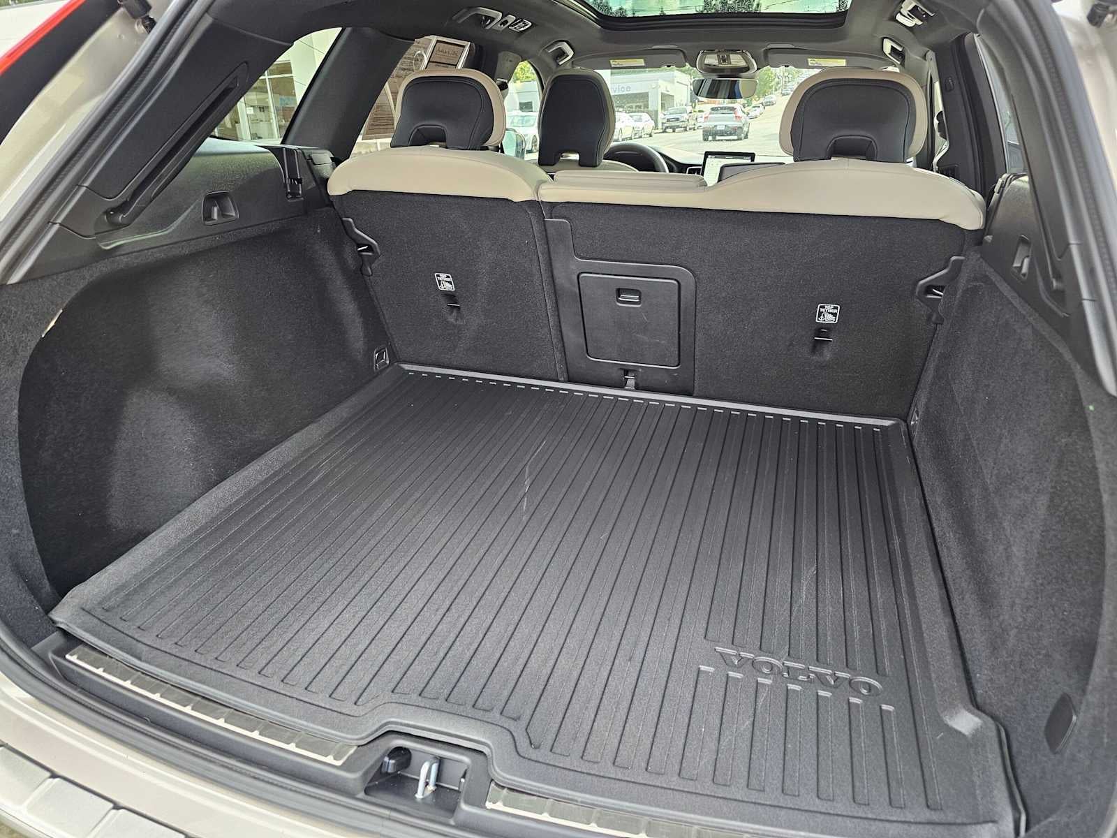 2026 Volvo XC60 Plus