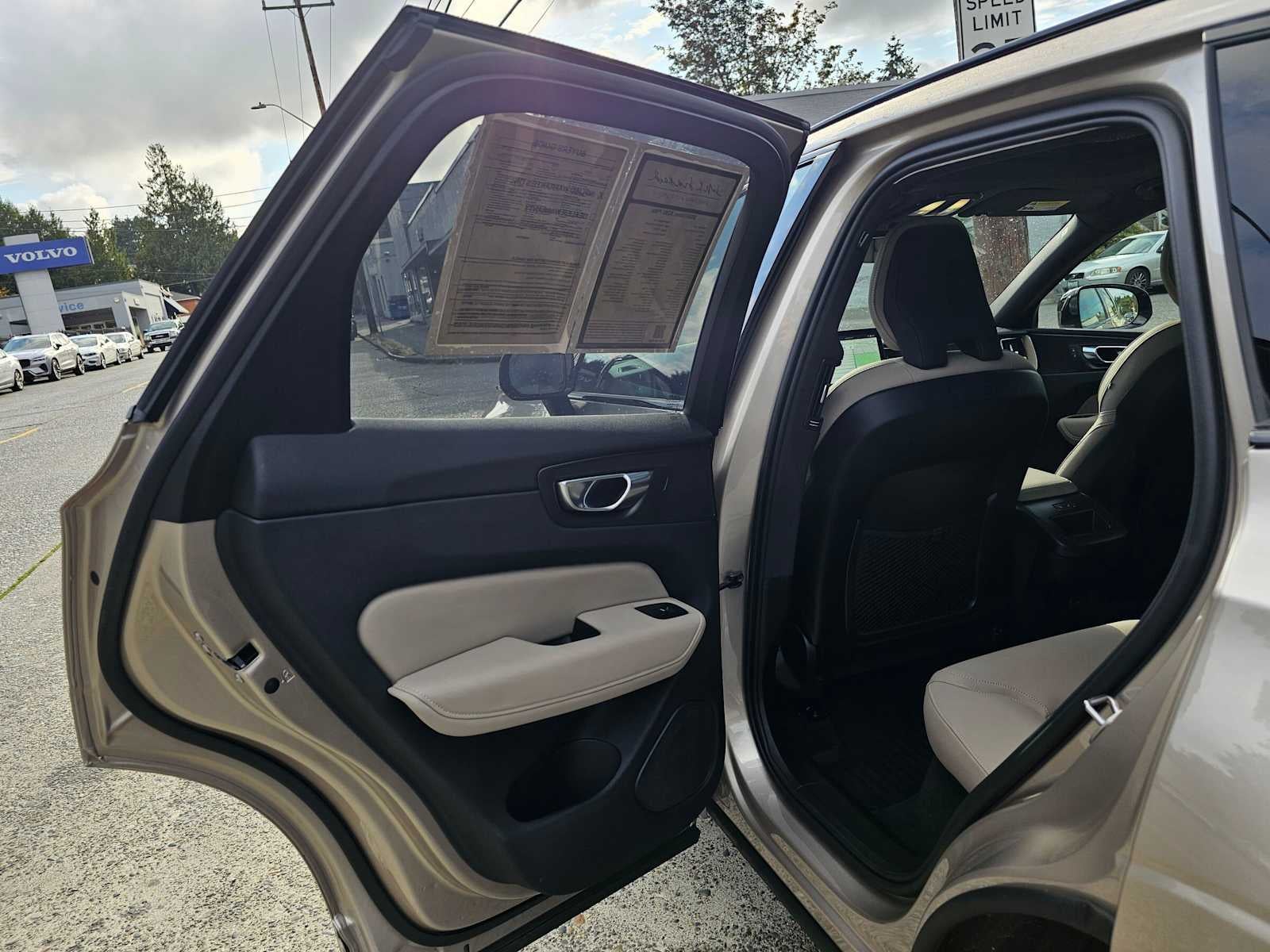 2026 Volvo XC60 Plus