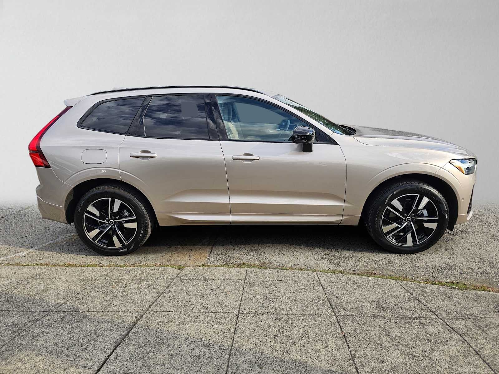 2026 Volvo XC60 Plus