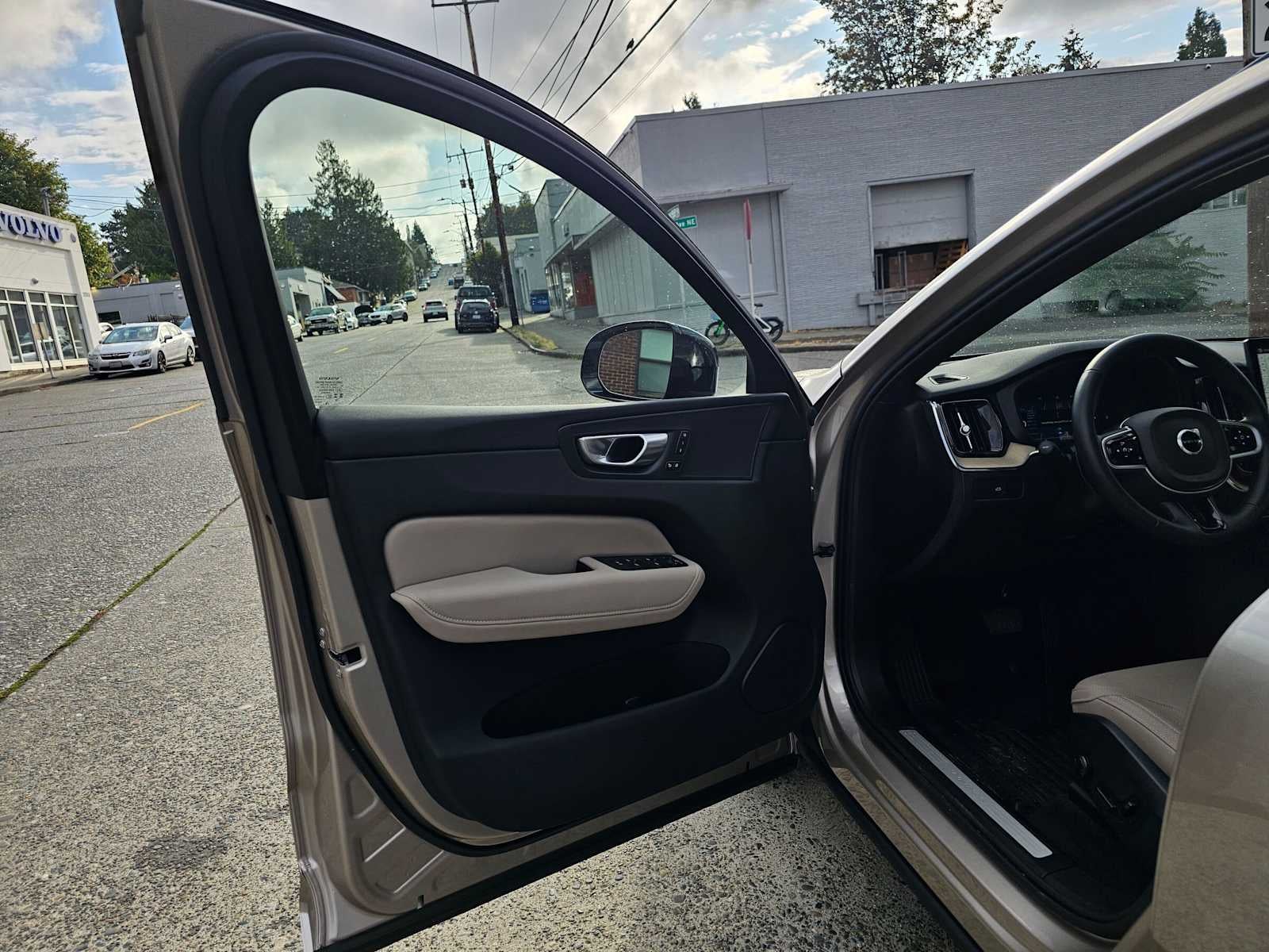 2026 Volvo XC60 Plus