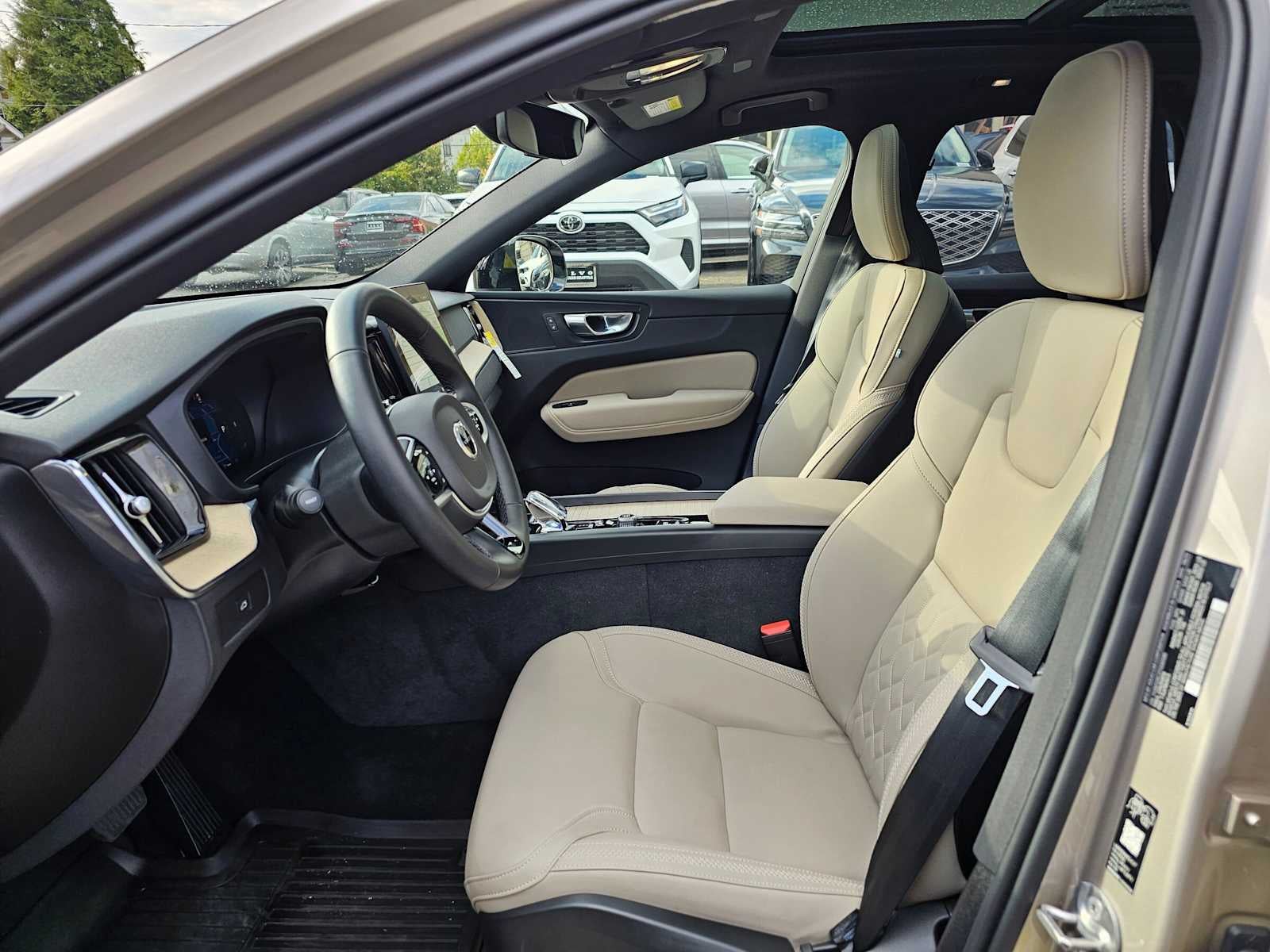 2026 Volvo XC60 Plus