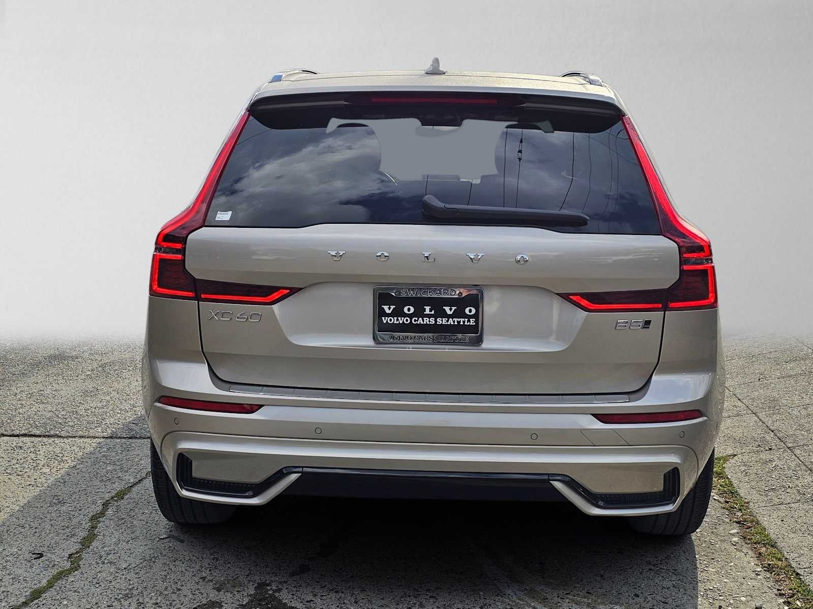 2026 Volvo XC60 Plus