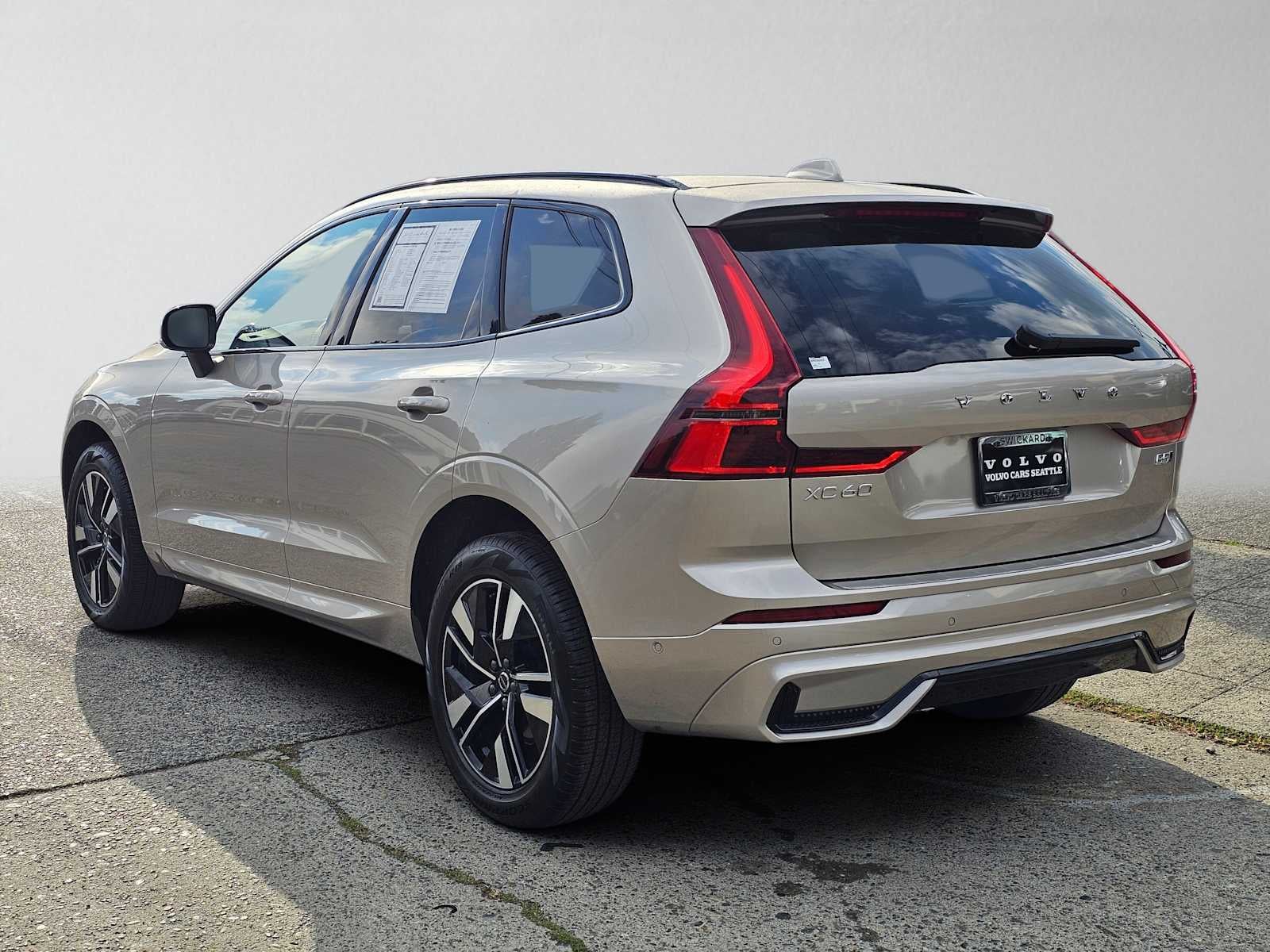 2026 Volvo XC60 Plus