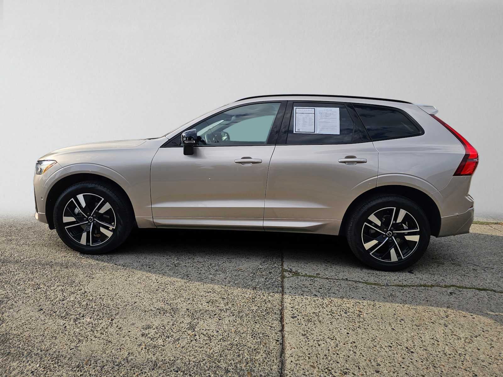 2026 Volvo XC60 Plus