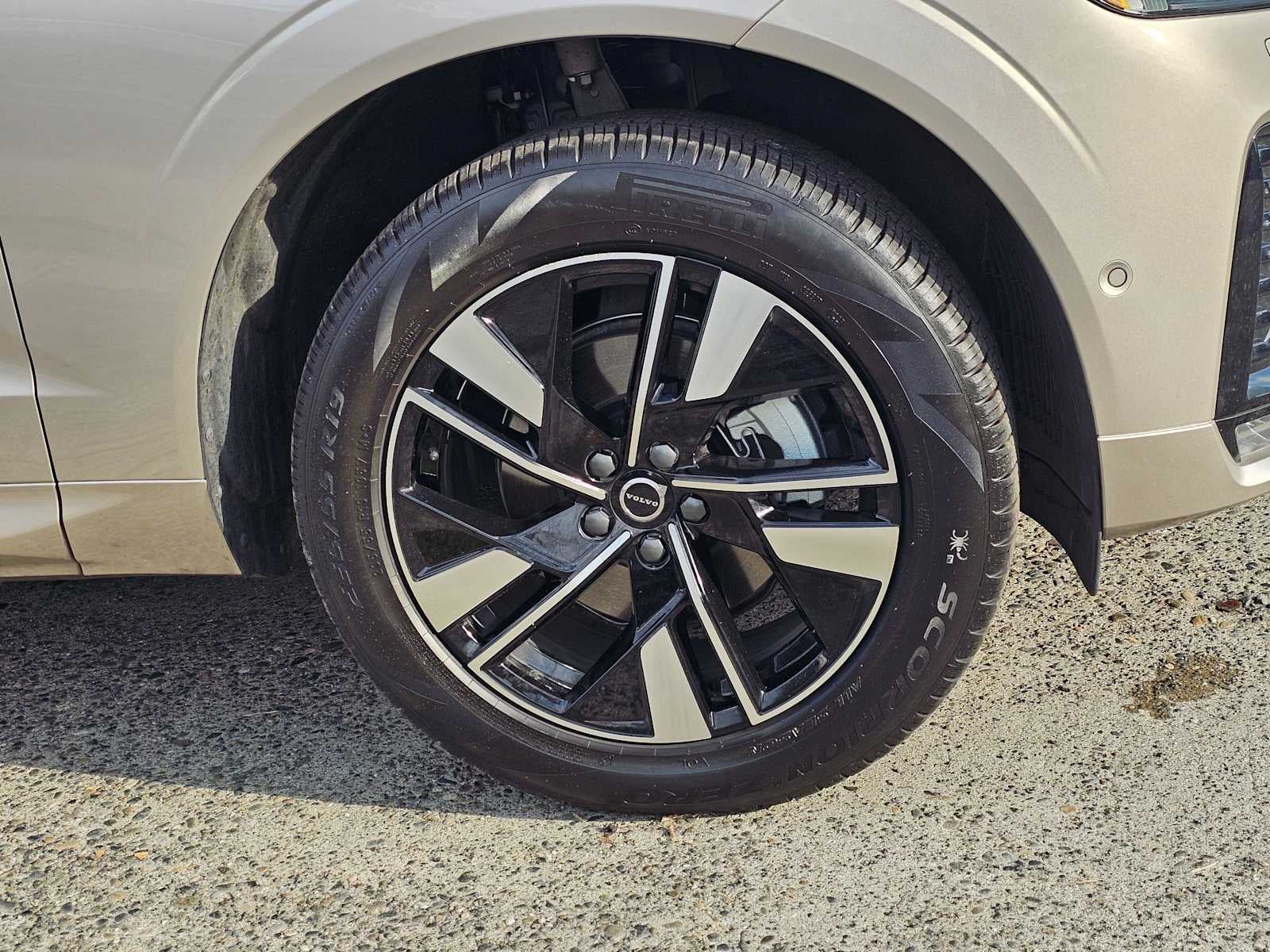 2026 Volvo XC60 Plus