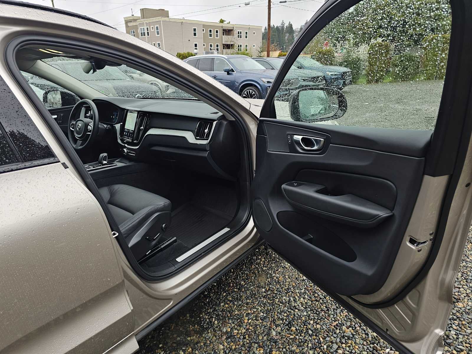 2025 Volvo XC60 Plus