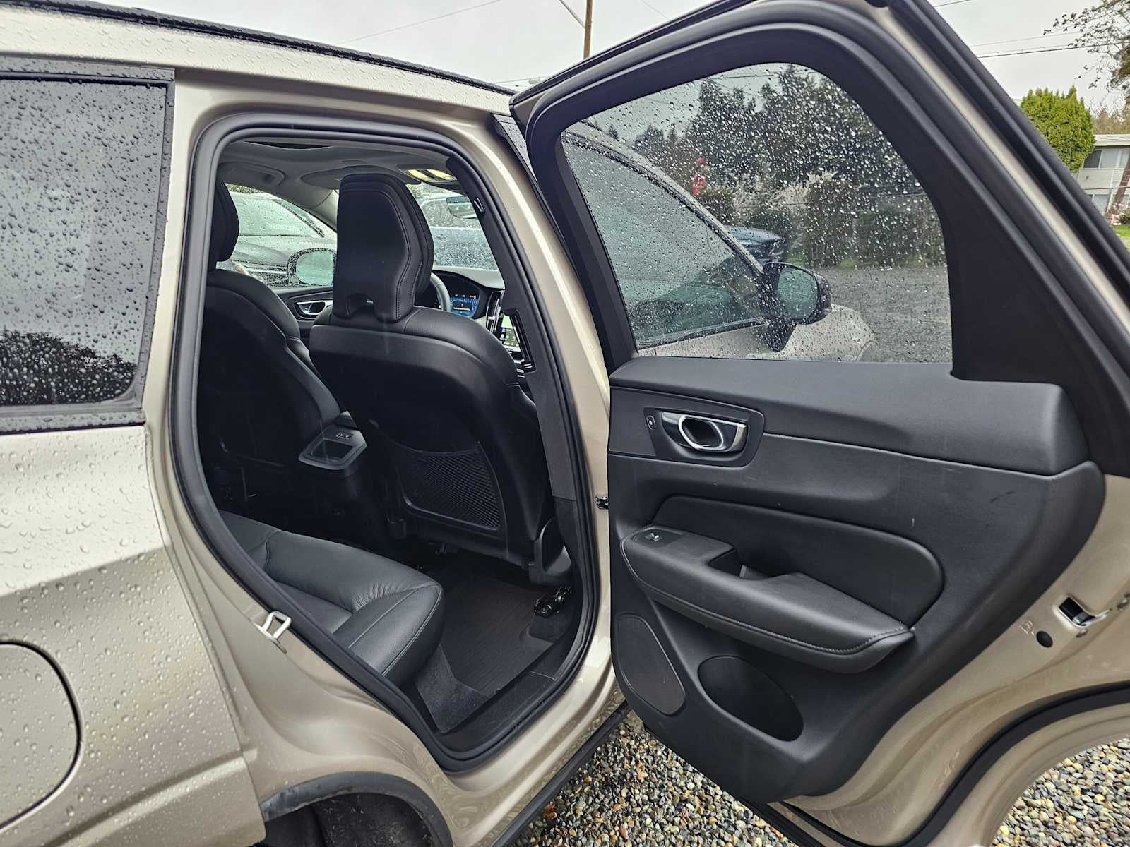 2025 Volvo XC60 Plus