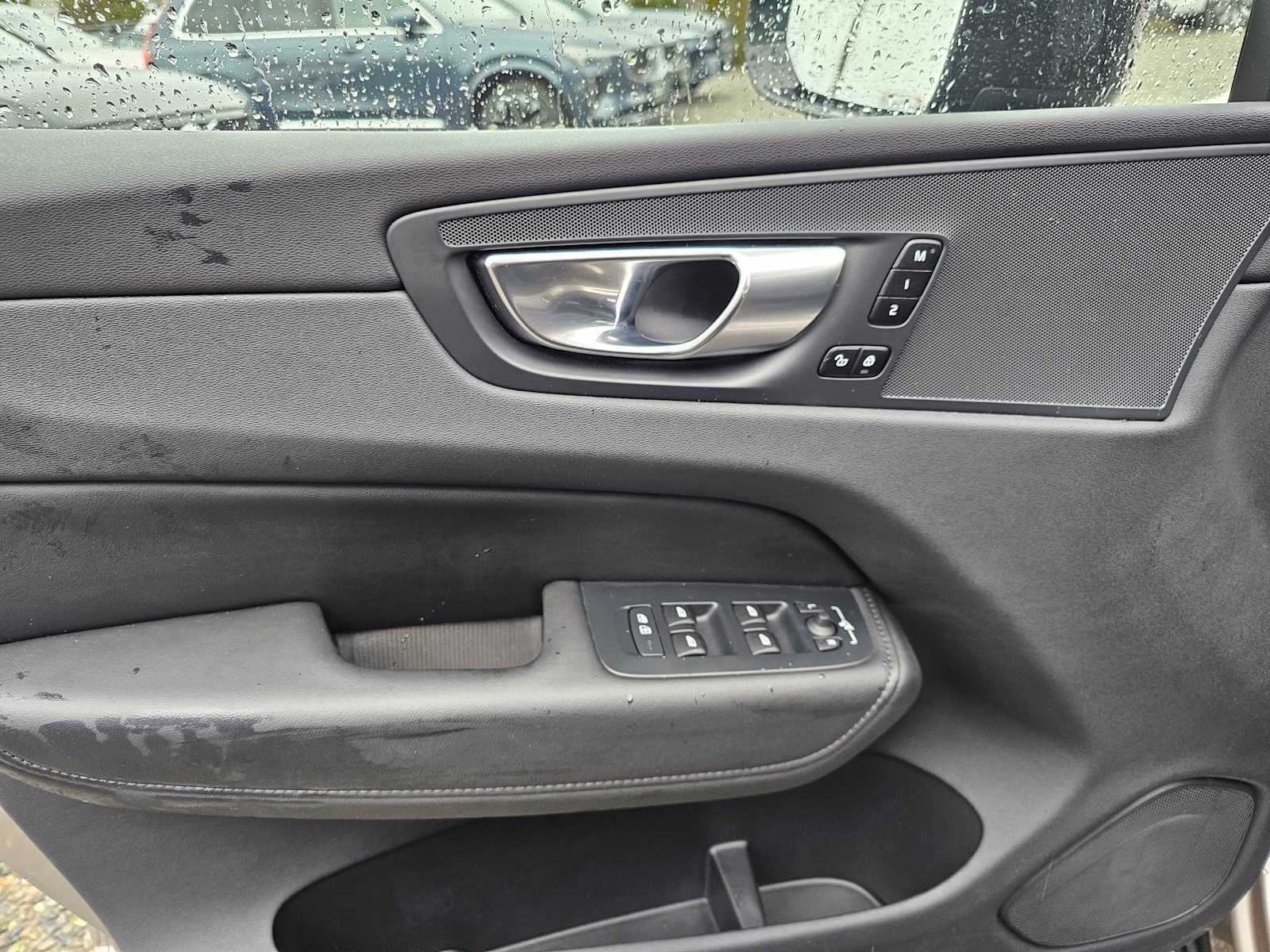 2025 Volvo XC60 Plus