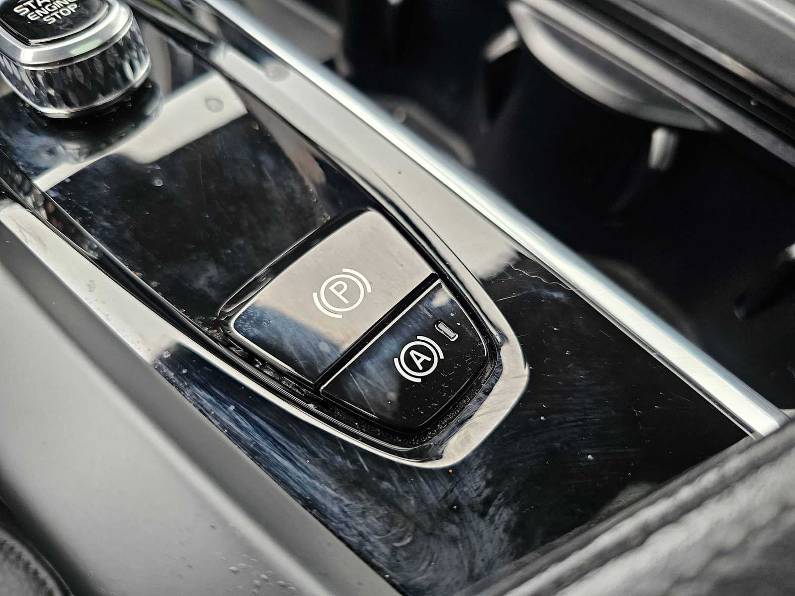 2025 Volvo XC60 Plus