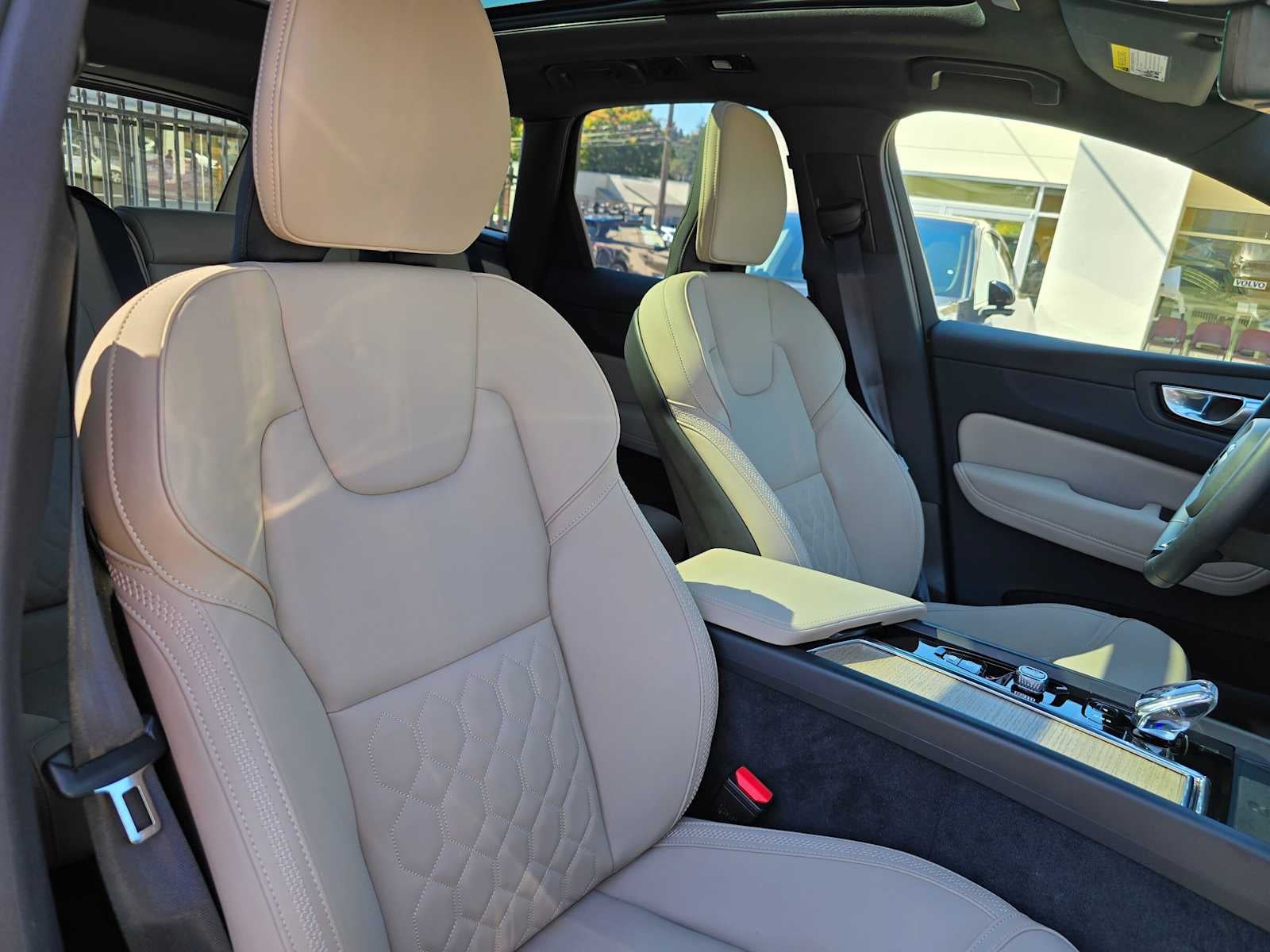 2026 Volvo XC60 Plus