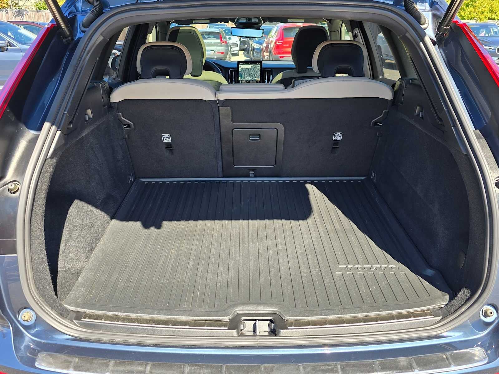 2026 Volvo XC60 Plus
