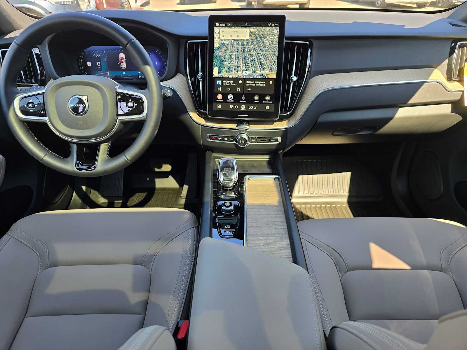 2026 Volvo XC60 Plus