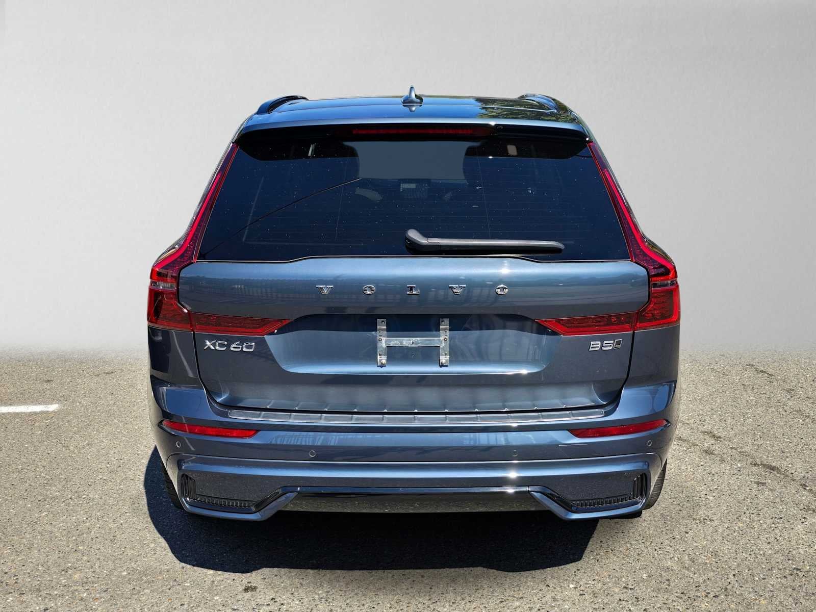 2026 Volvo XC60 Plus