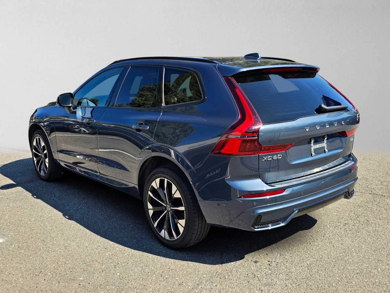 2026 Volvo XC60 Plus
