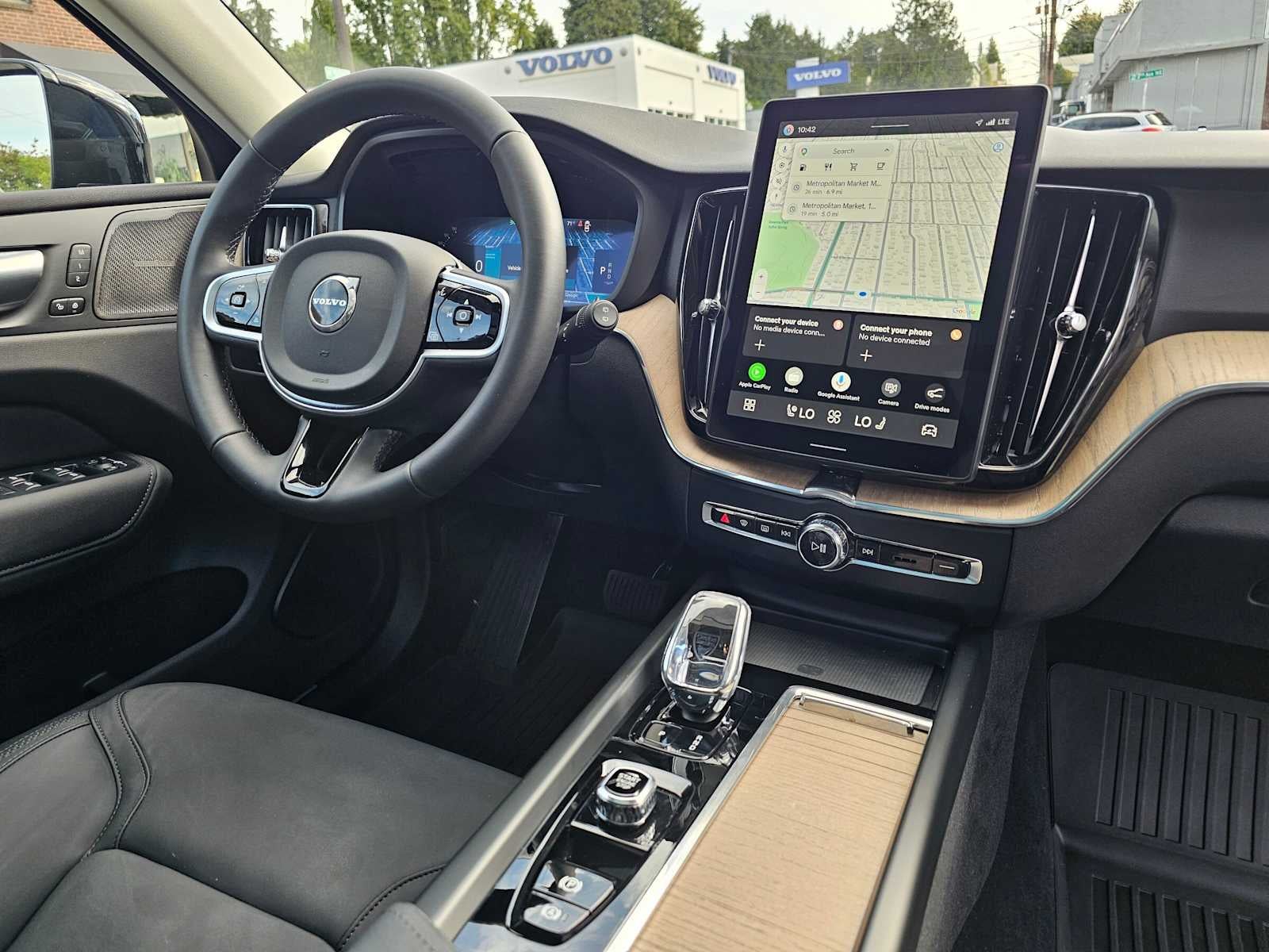 2026 Volvo XC60 Plus