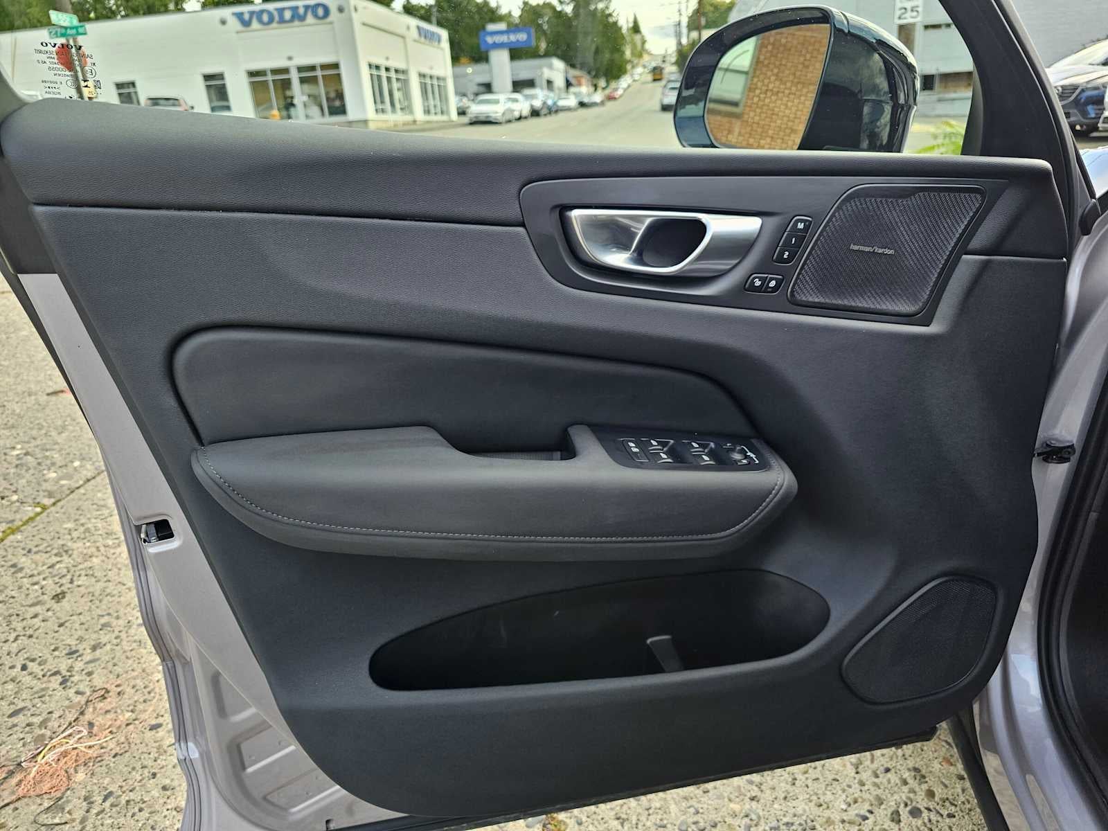 2026 Volvo XC60 Plus