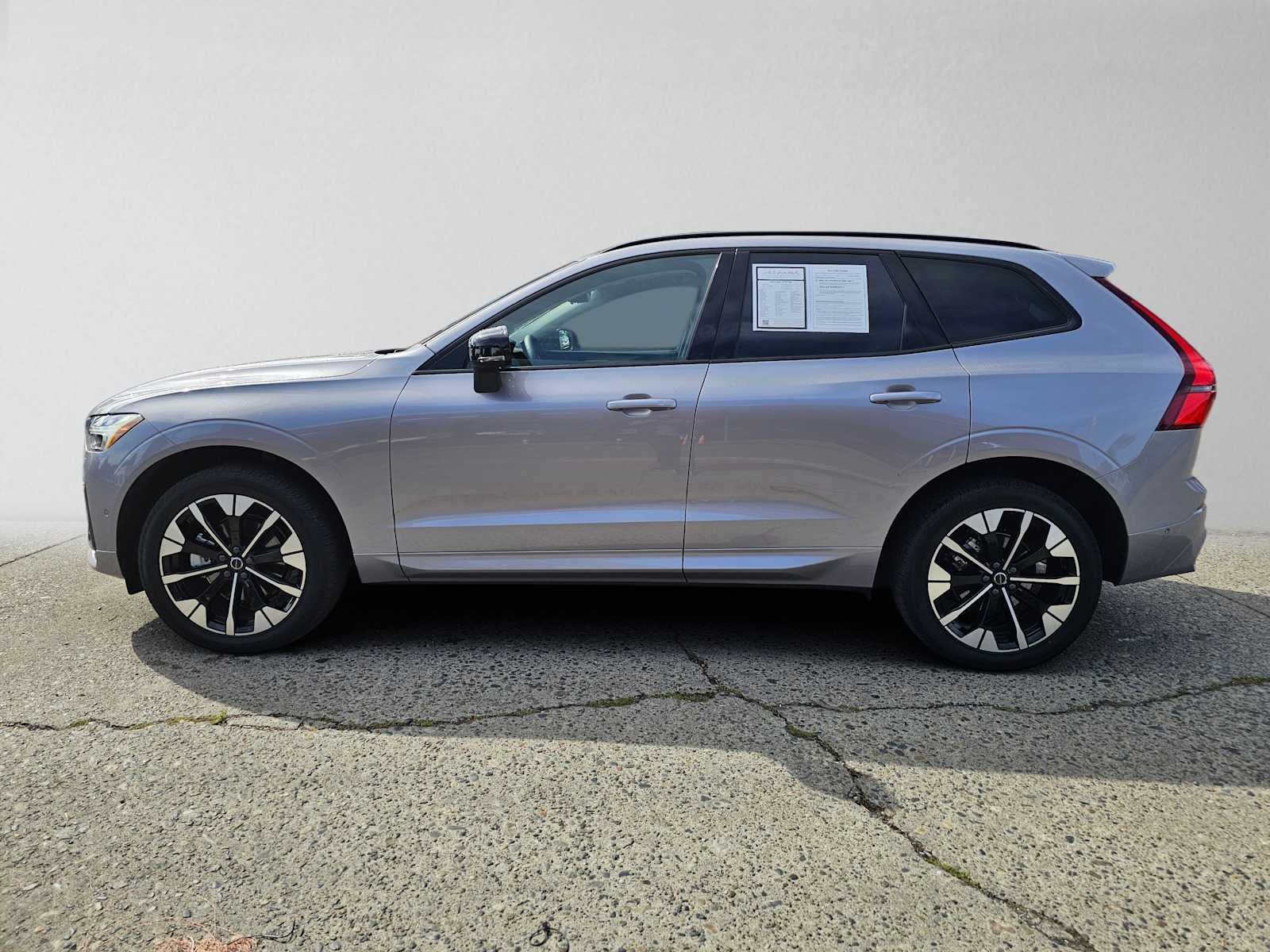 2026 Volvo XC60 Plus
