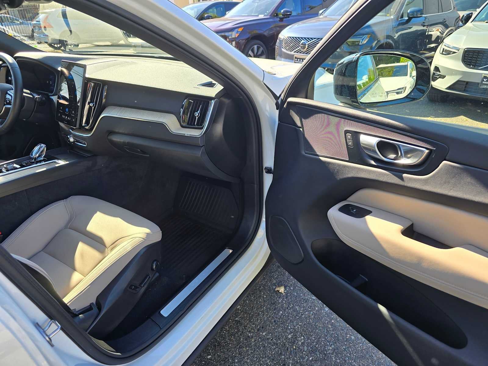 2026 Volvo XC60 Plus