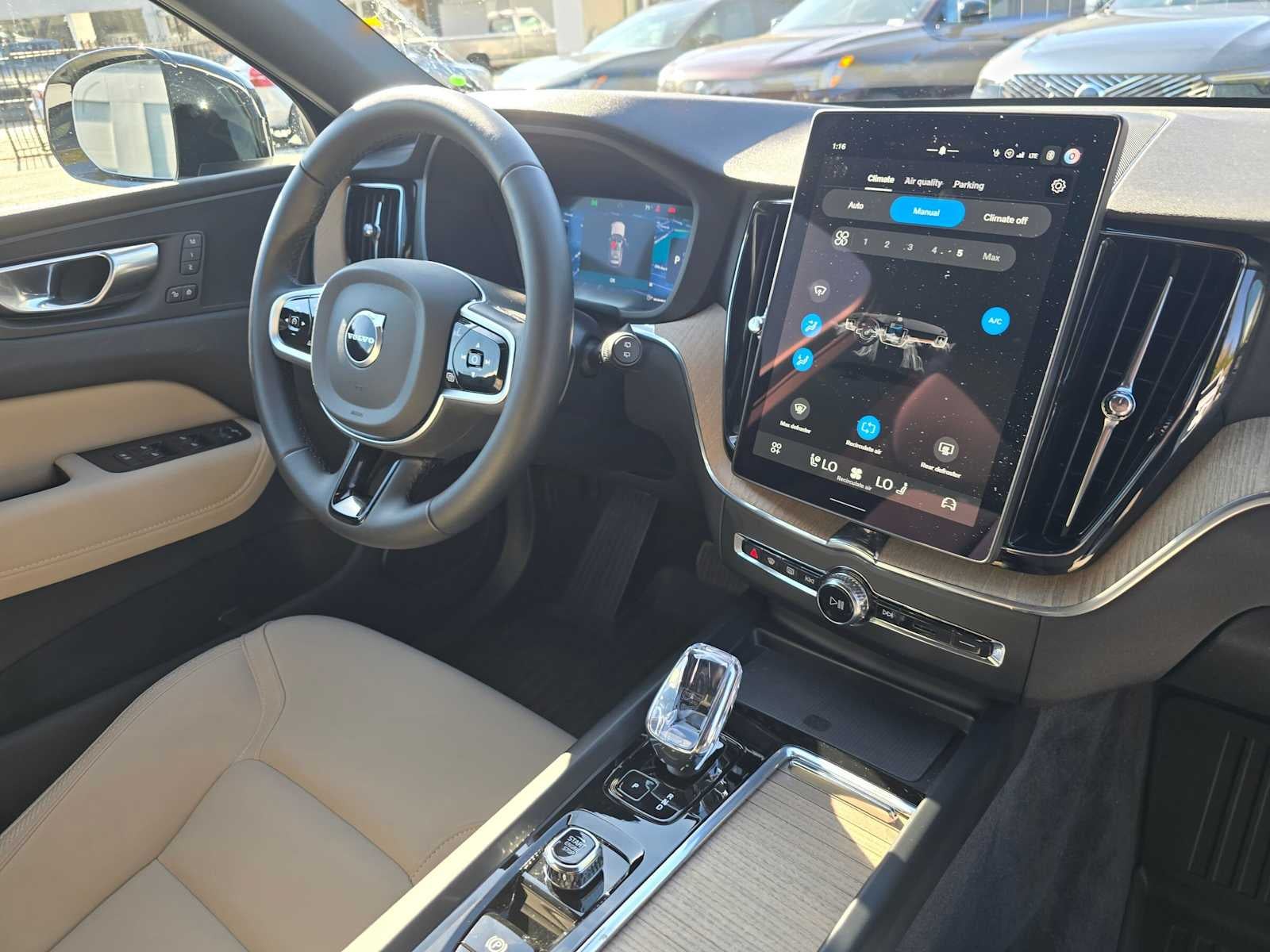 2026 Volvo XC60 Plus