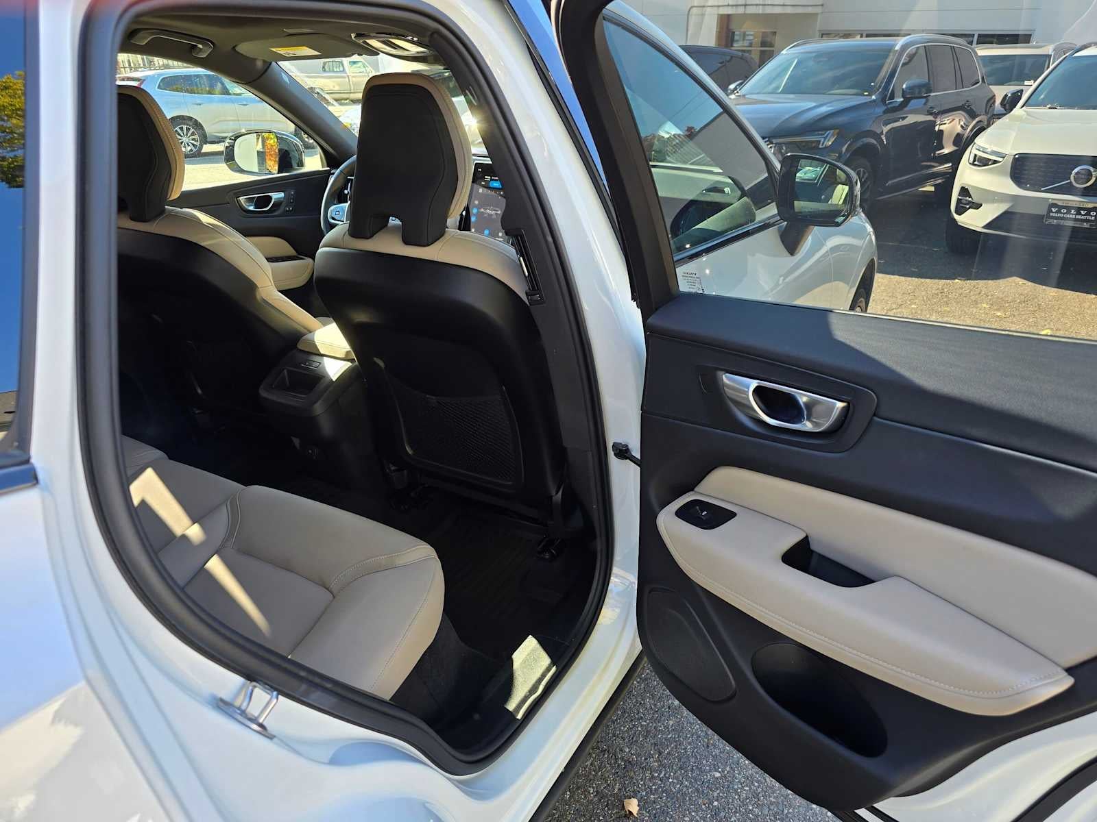 2026 Volvo XC60 Plus