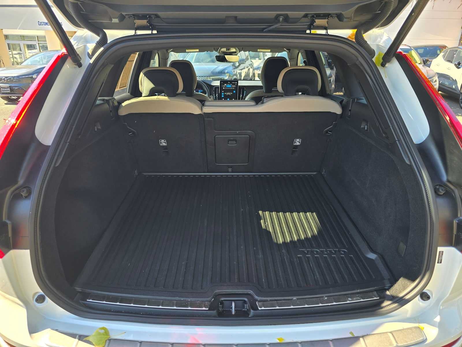 2026 Volvo XC60 Plus