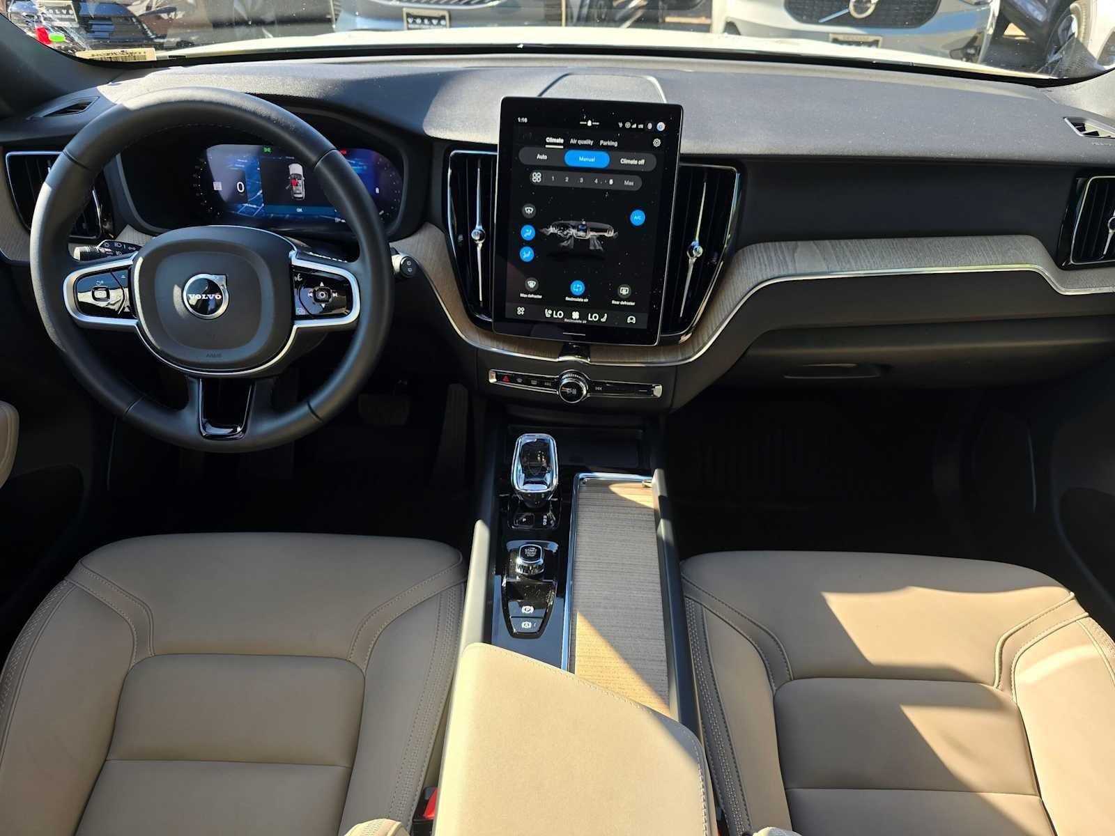 2026 Volvo XC60 Plus
