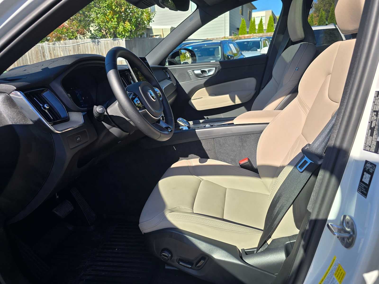 2026 Volvo XC60 Plus