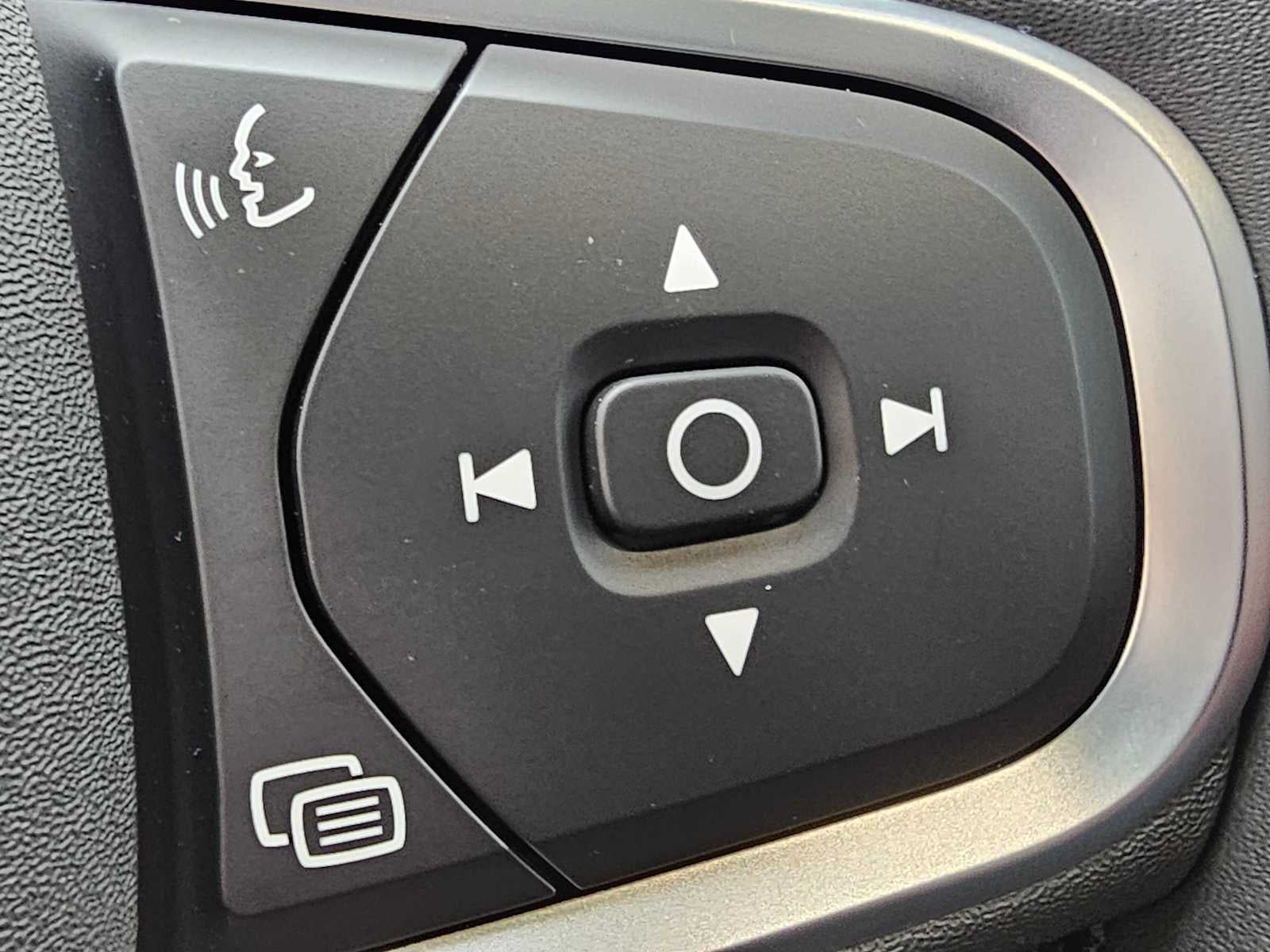 2025 Volvo XC60 Core