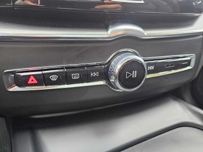 2025 Volvo XC60 Core