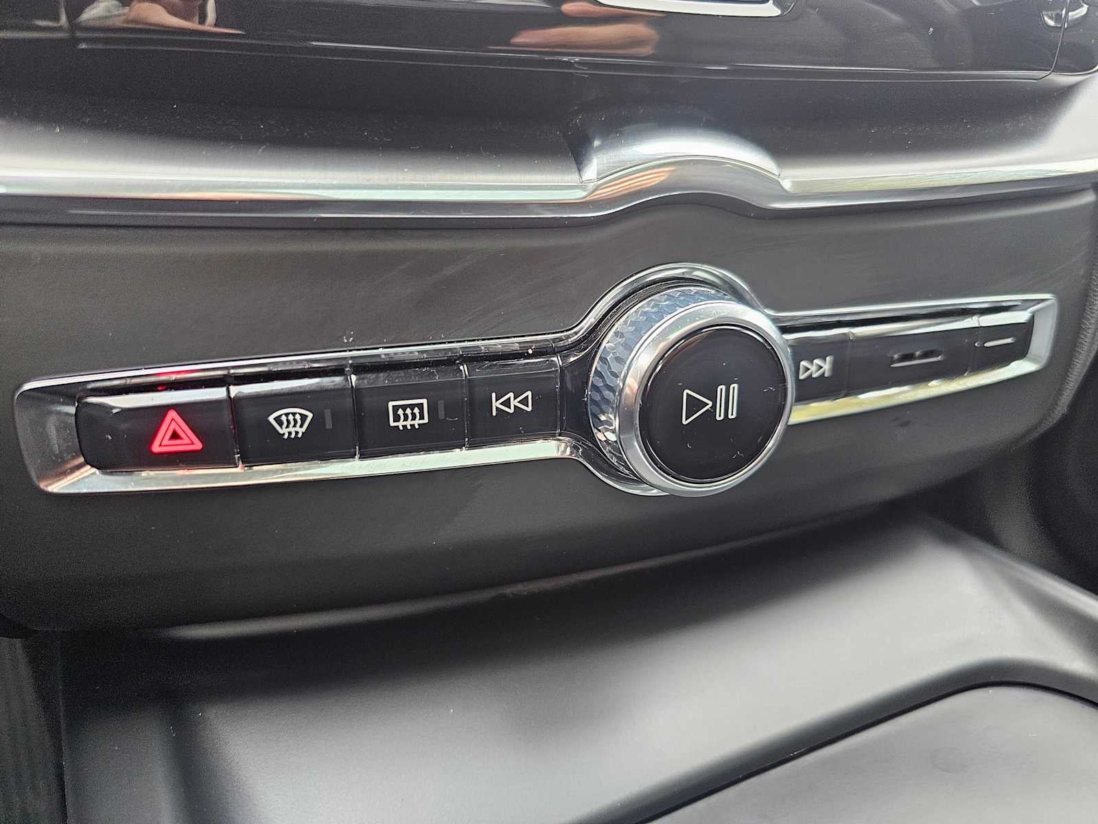 2025 Volvo XC60 Core