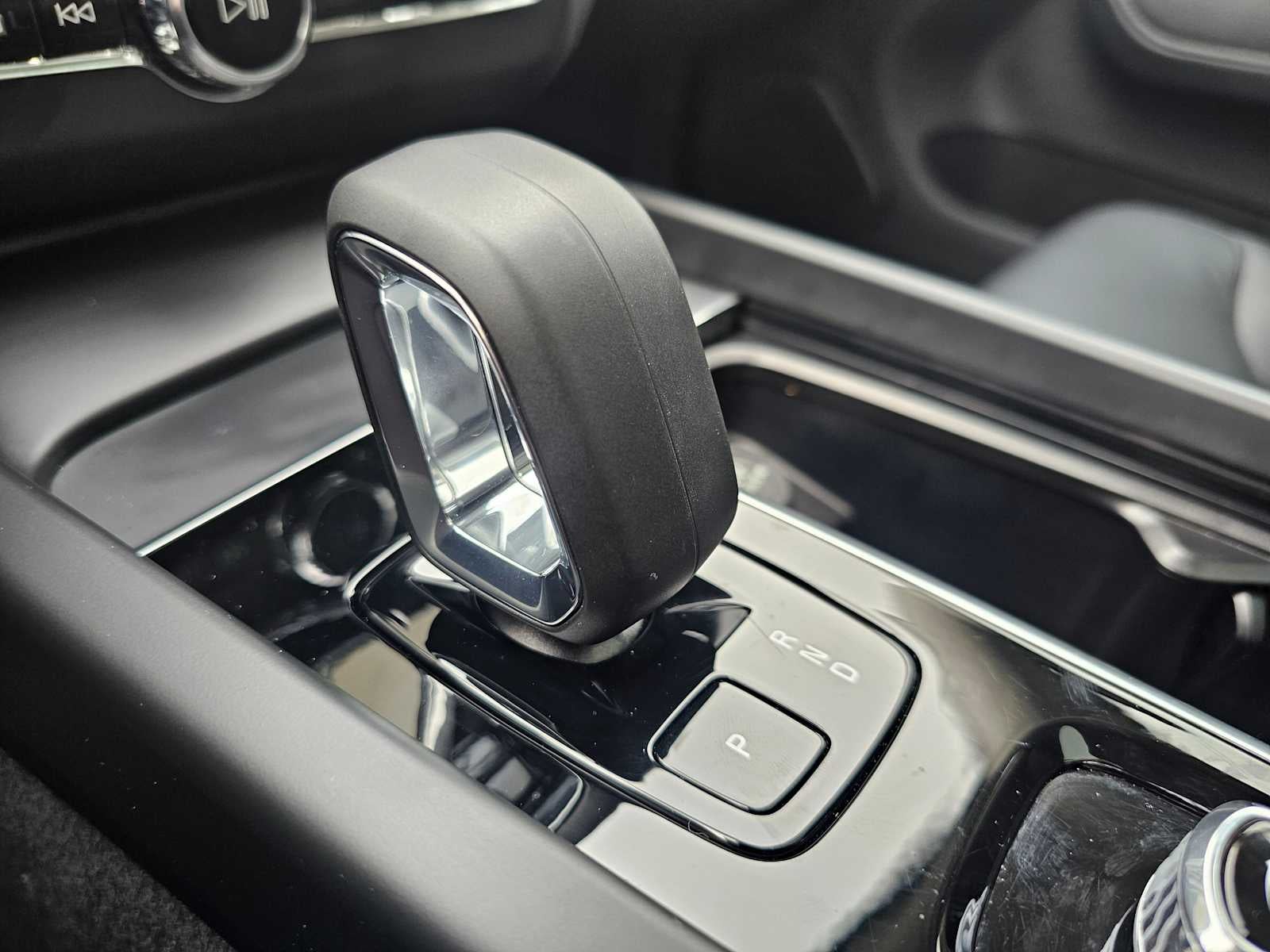 2025 Volvo XC60 Core