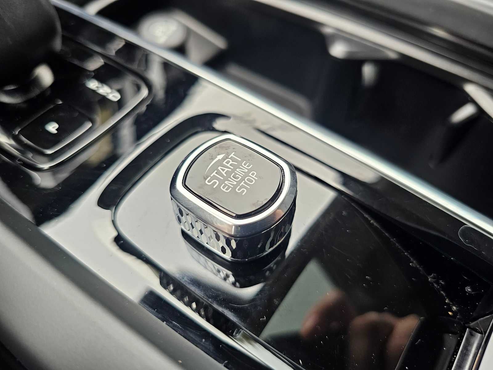 2025 Volvo XC60 Core