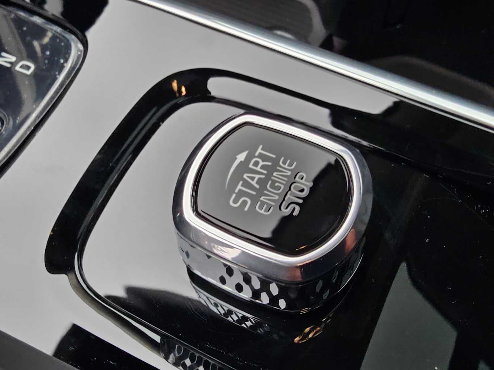 2025 Volvo XC60 Core