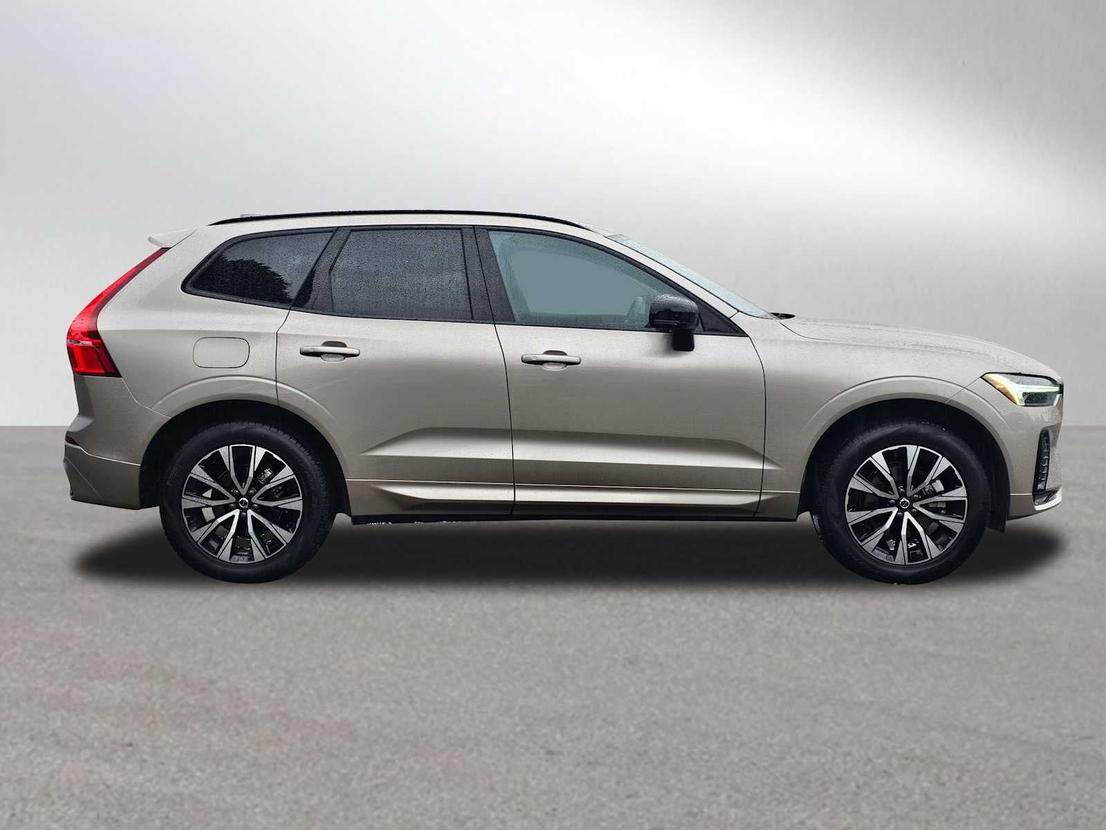 2025 Volvo XC60 Core