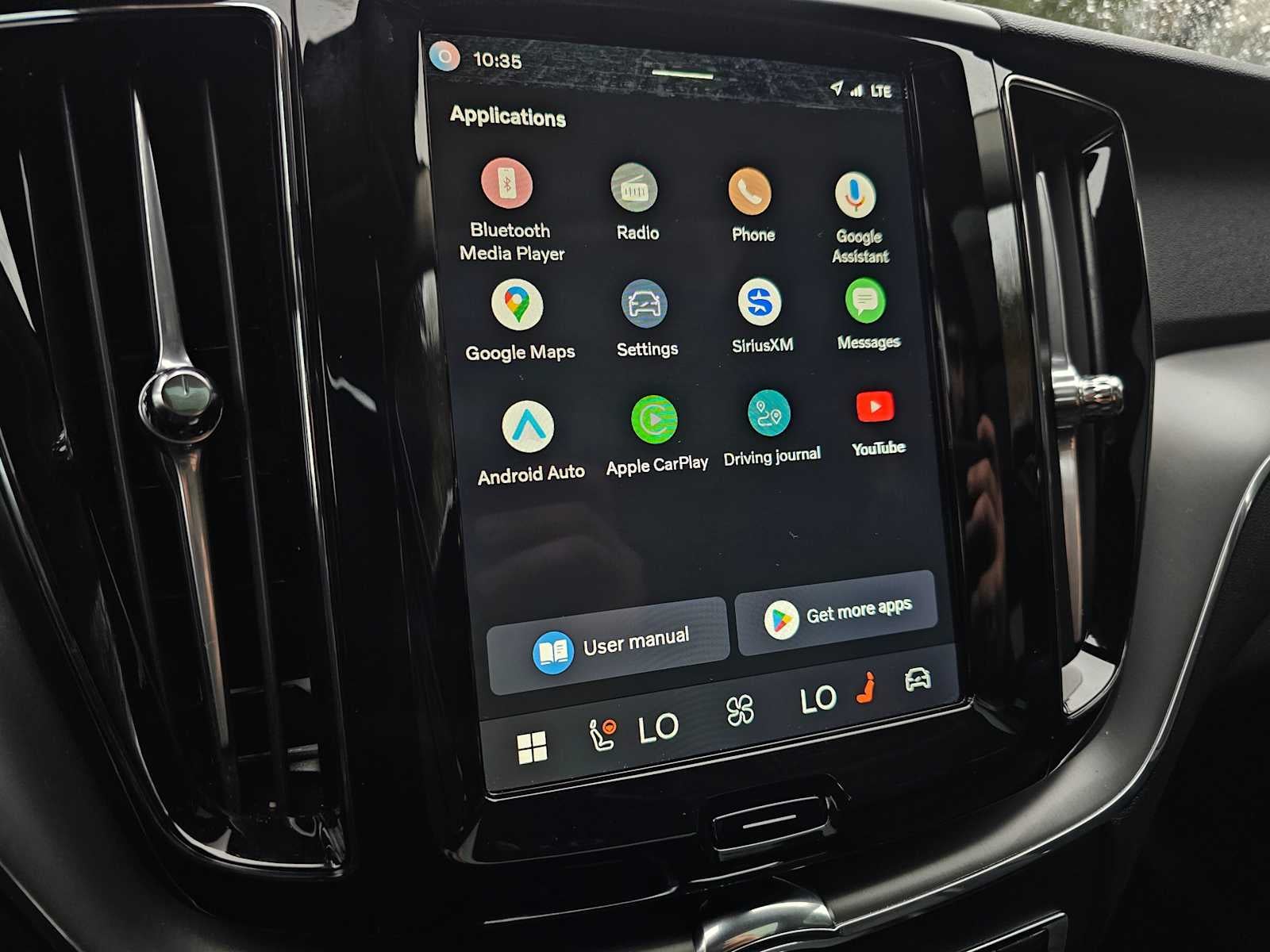 2025 Volvo XC60 Core