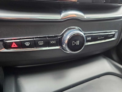 2025 Volvo XC60 Core