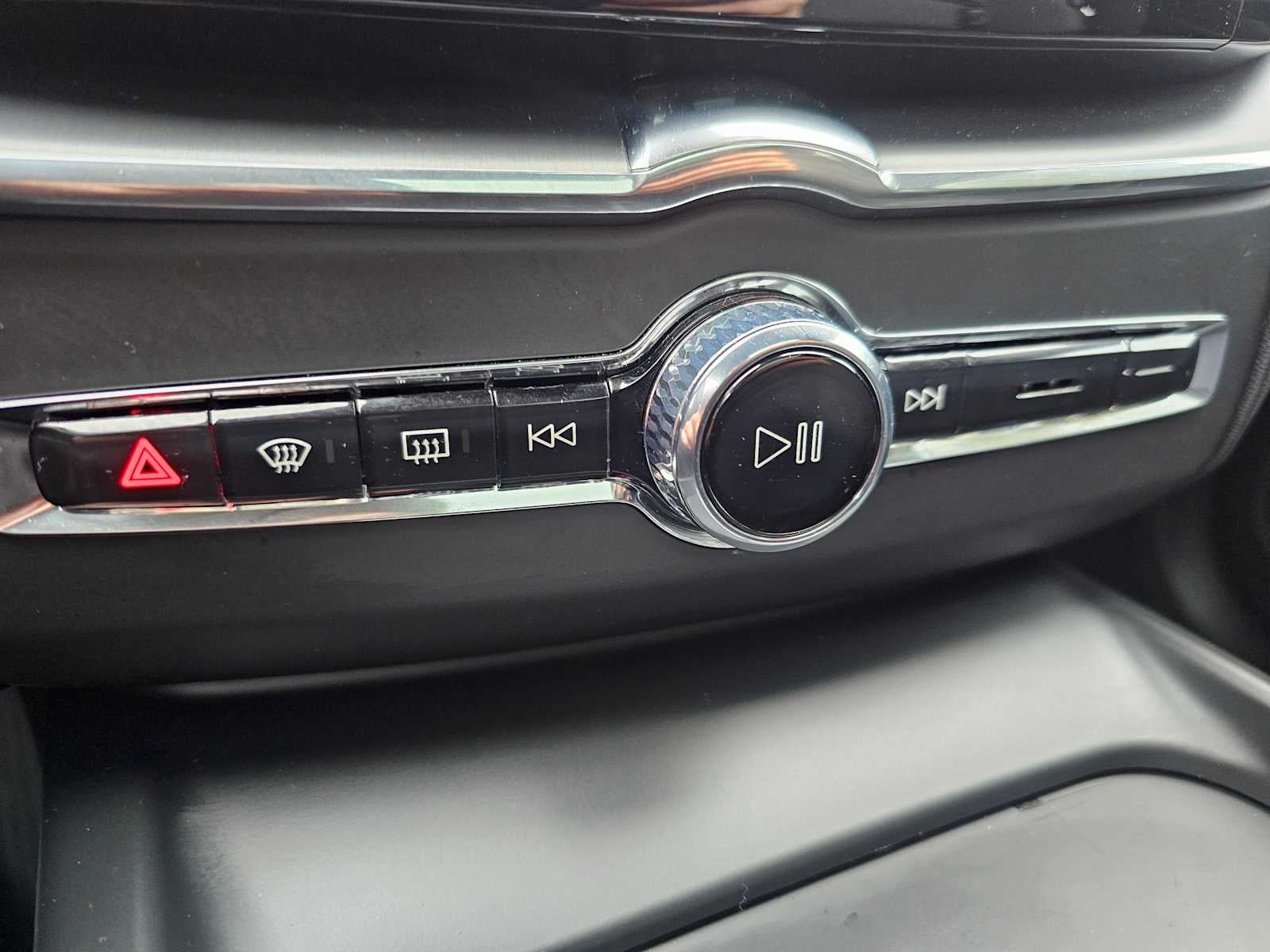 2025 Volvo XC60 Core