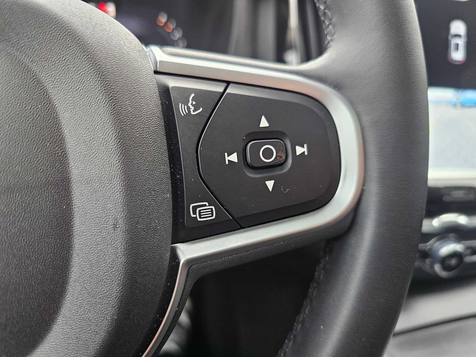 2025 Volvo XC60 Core