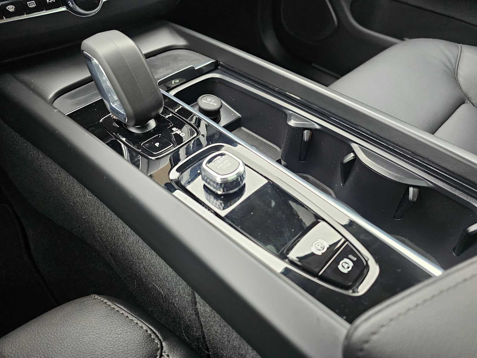 2025 Volvo XC60 Core