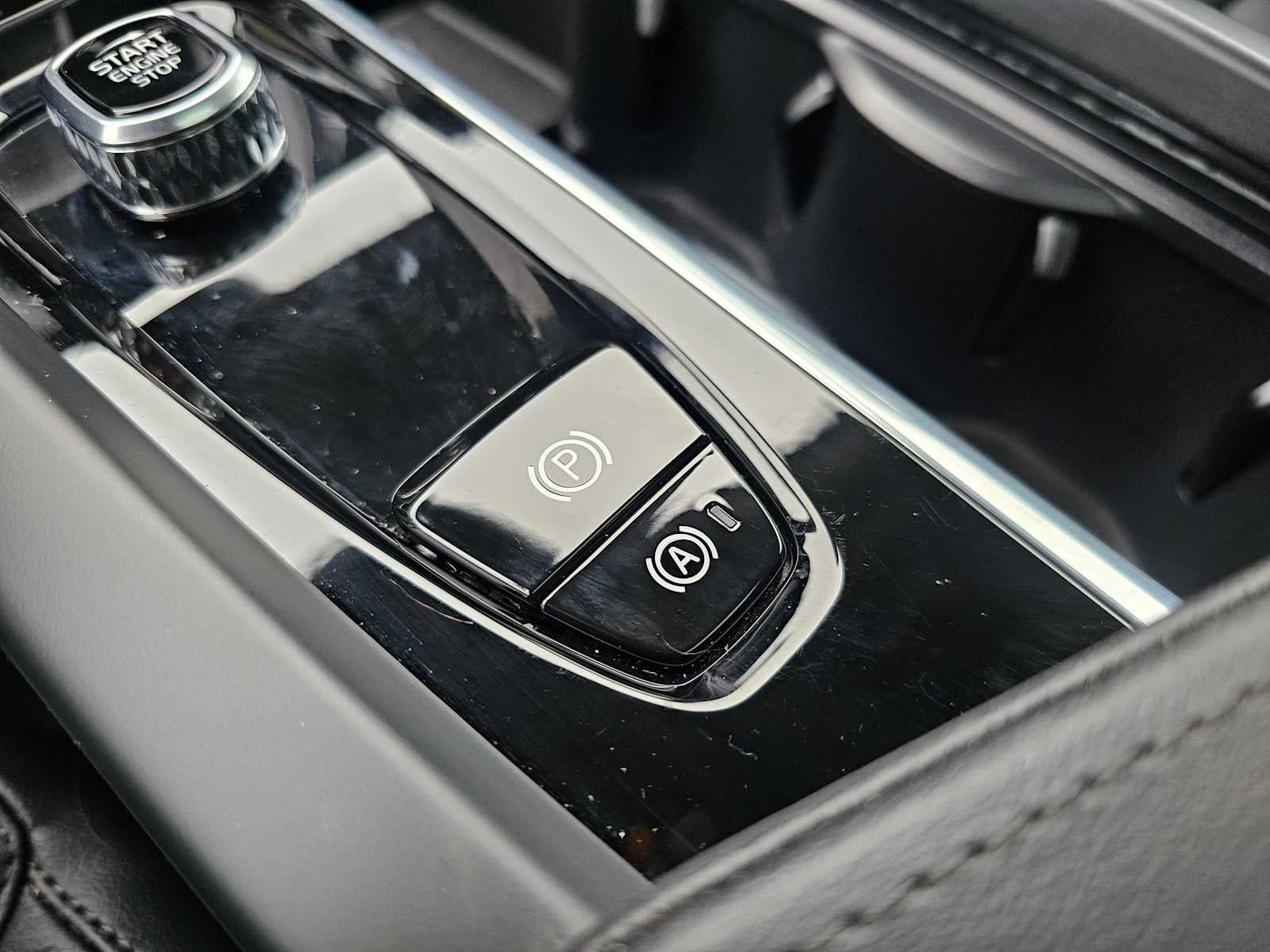 2025 Volvo XC60 Core