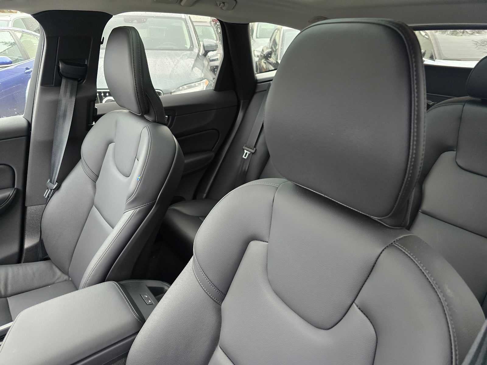 2025 Volvo XC60 Core