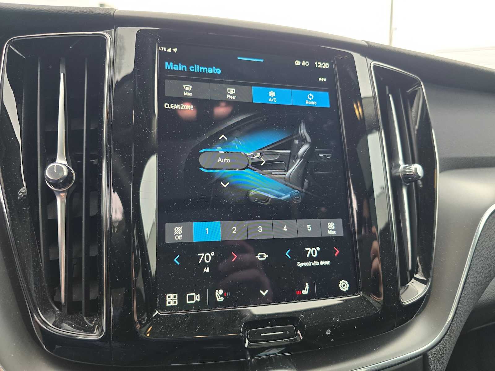 2025 Volvo XC60 Core